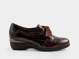 Zapato subido y lazo en piel de coco Roldan