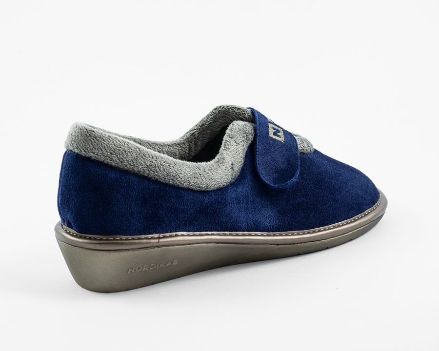 Zapatilla cerrada en piel de serraje con velcro NORDIKAS - Imagen 3