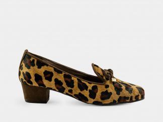 Zapato subido en piel de potro efecto leopardo y lazo Roldan