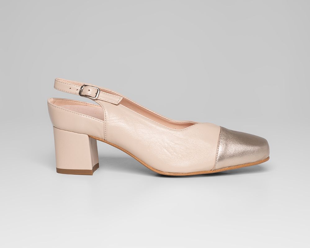 zapato salón con puntera bronce