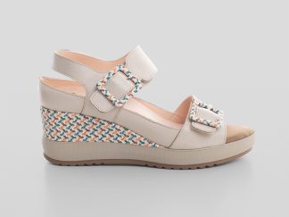 sandalia con hebillas