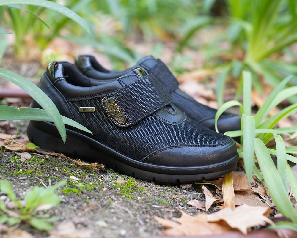 zapatos de velcro negros