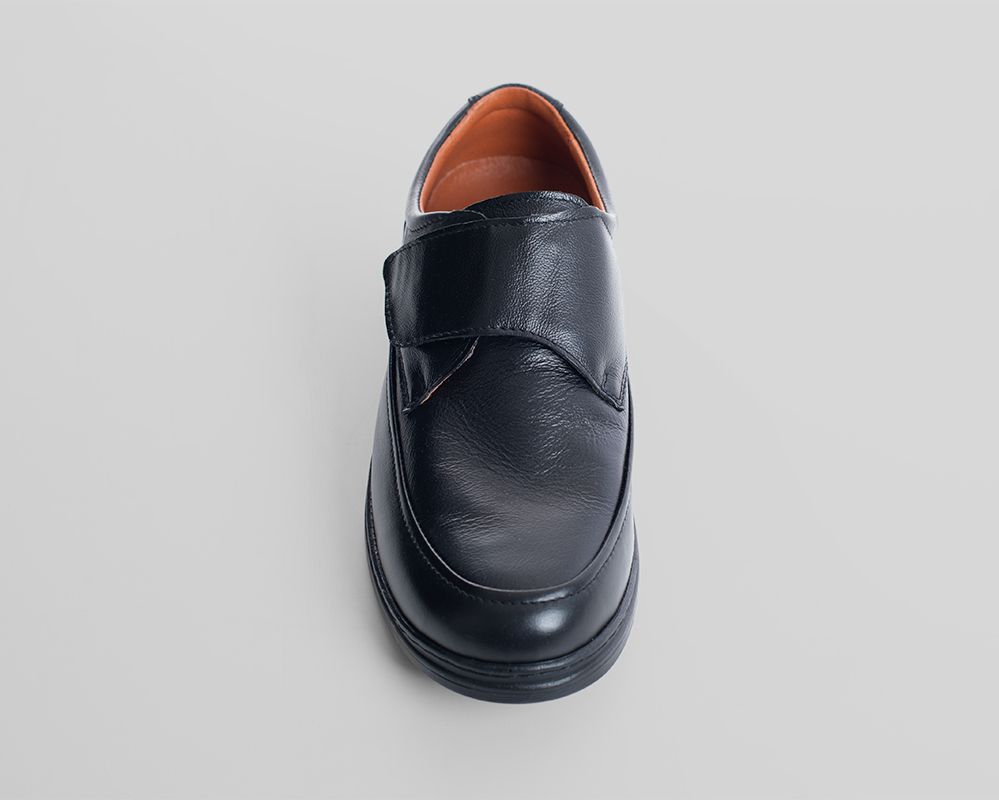 zapato negro caballero velcro