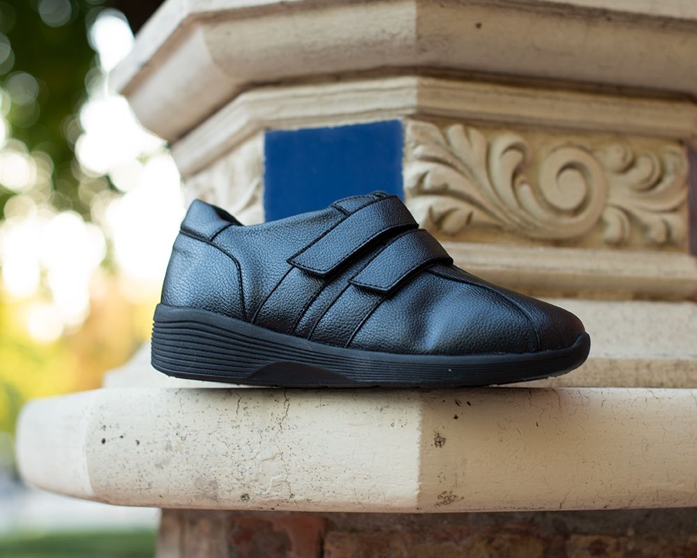 zapatos de velcro negros