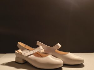 Zapato de Puntera Cerrada con Velcro