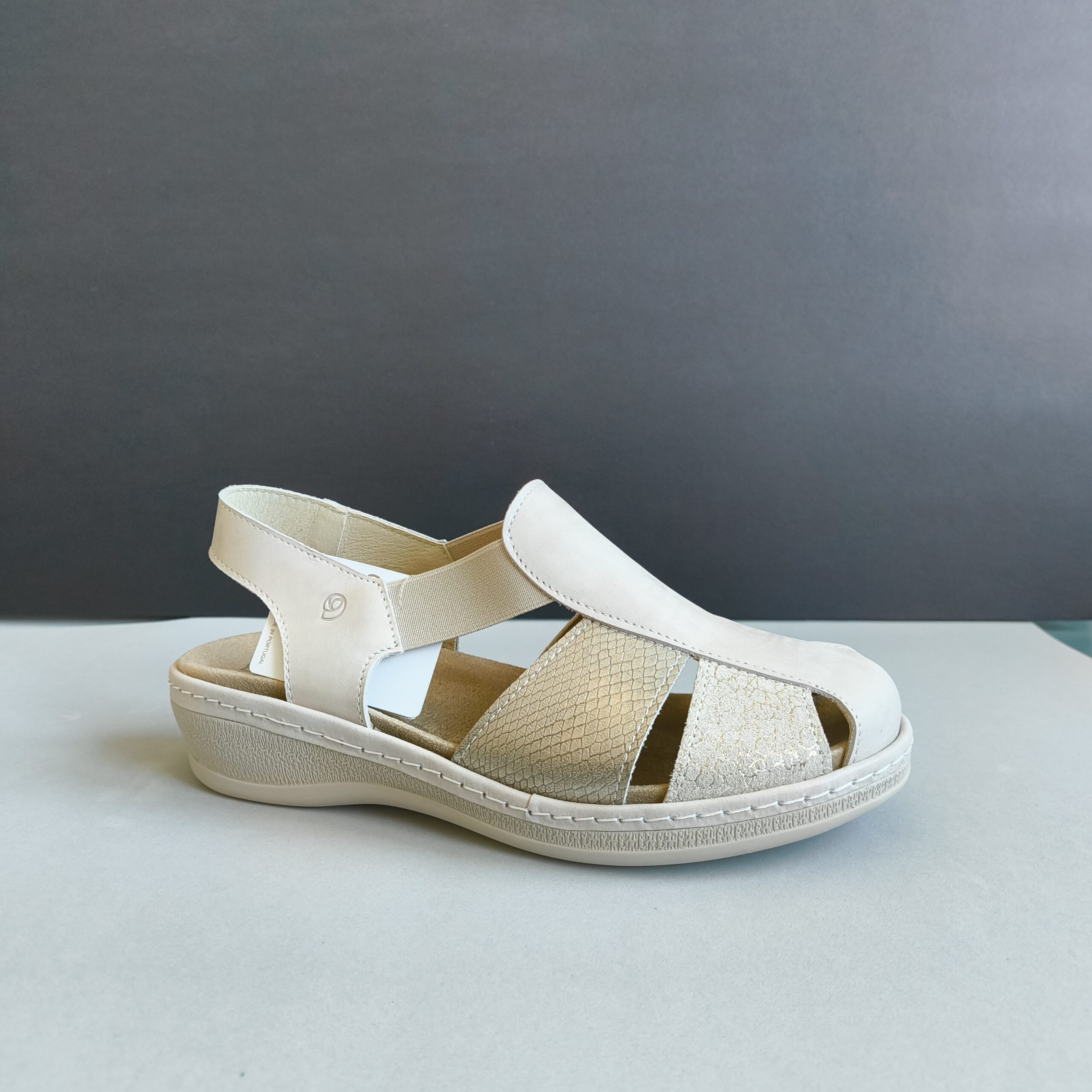 Zapato de Puntera Cerrada con Cuña - Imagen 4