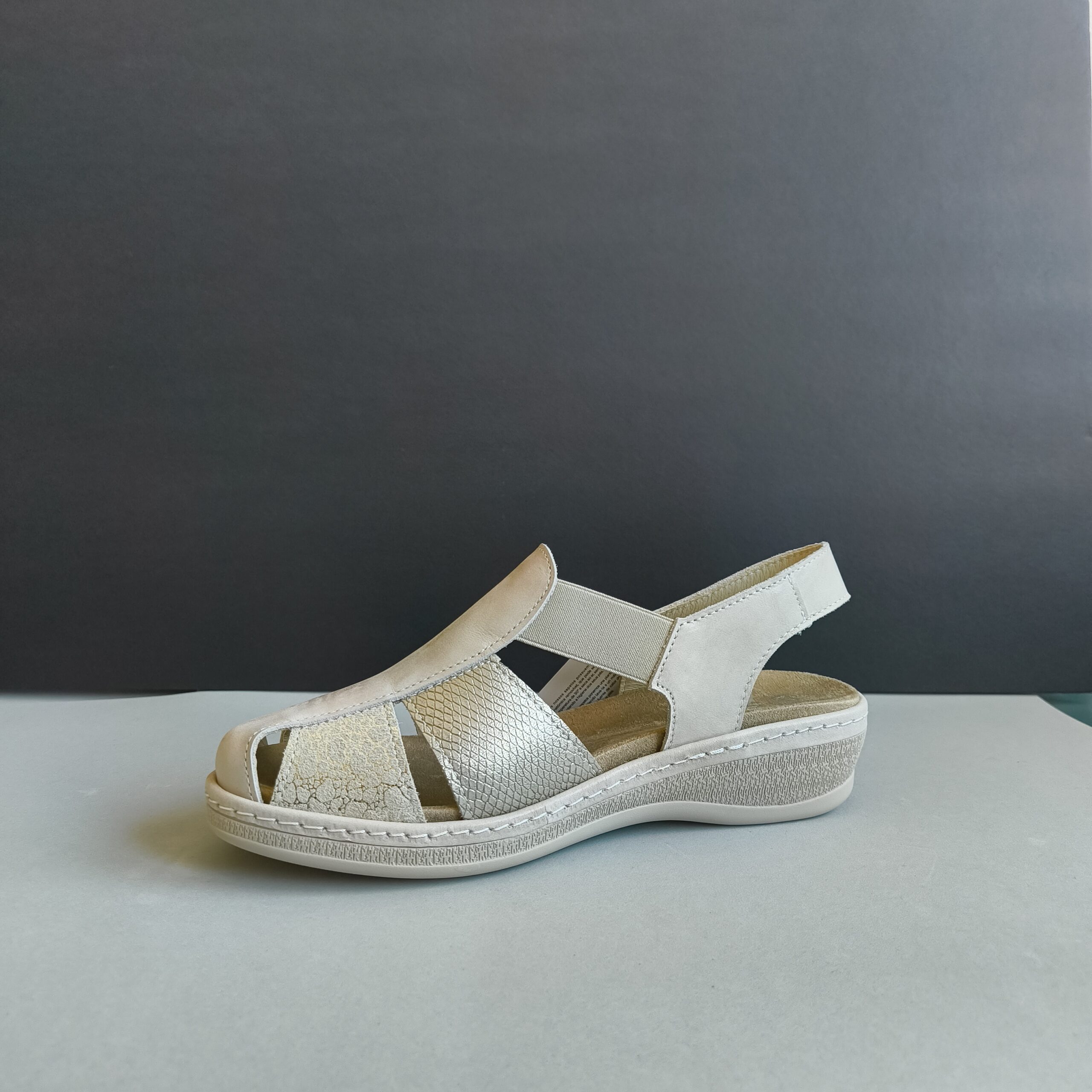 Zapato de Puntera Cerrada con Cuña - Imagen 3
