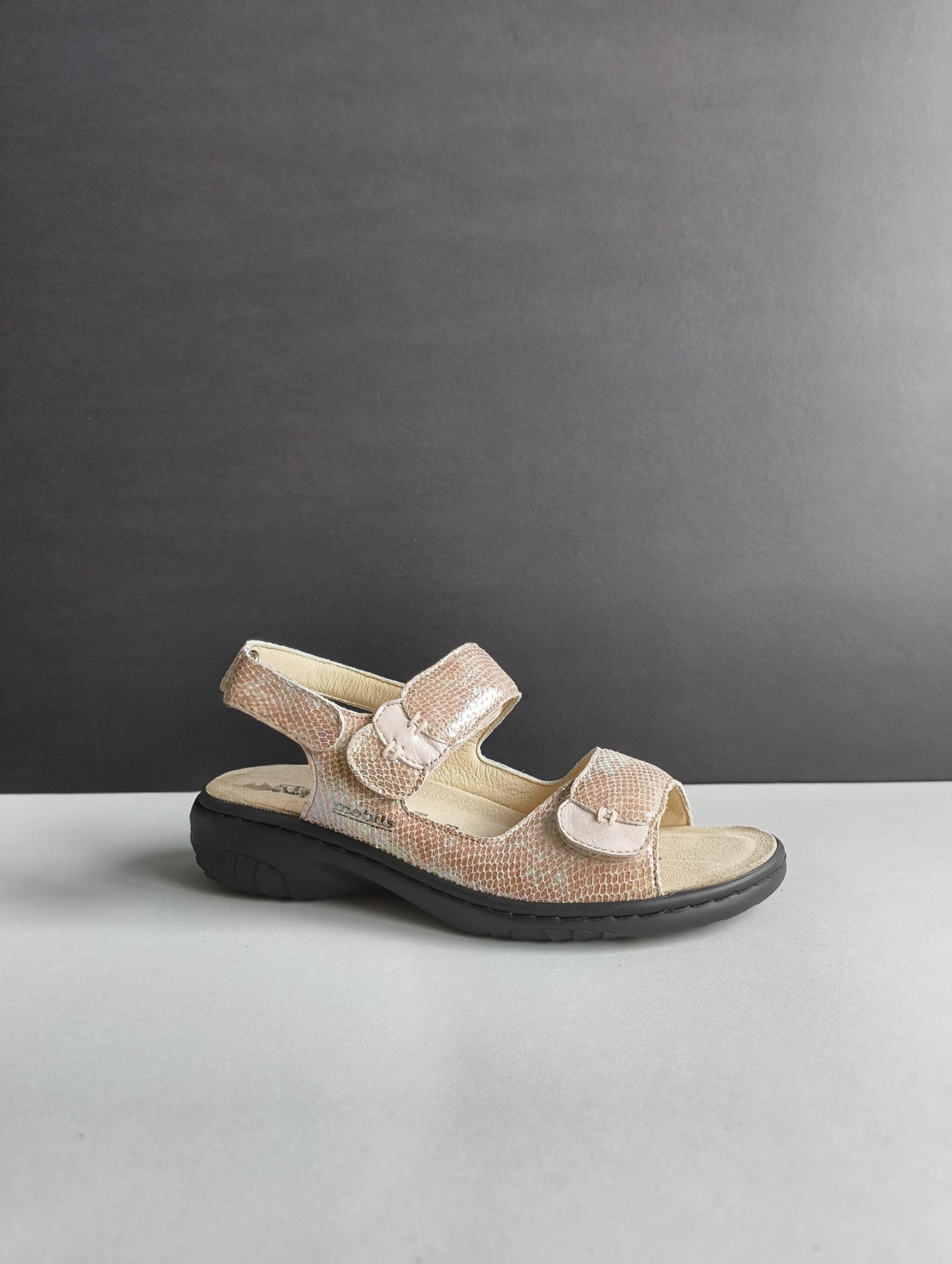 Sandalia de 3 Velcros Mefisto - Modelo Guetta
