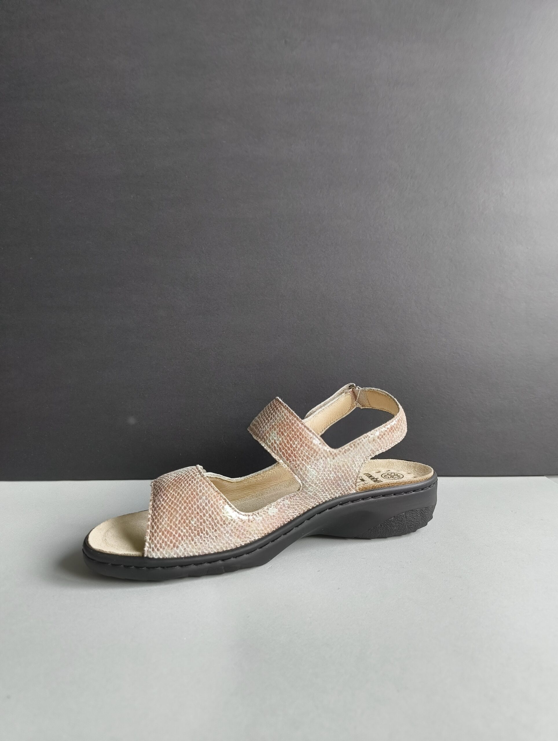 Sandalia de 3 Velcros Mefisto - Modelo Guetta - Imagen 3