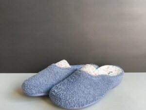 Chinela de Señora en Toalla de Rizo – Comodidad y Estilo en Casa