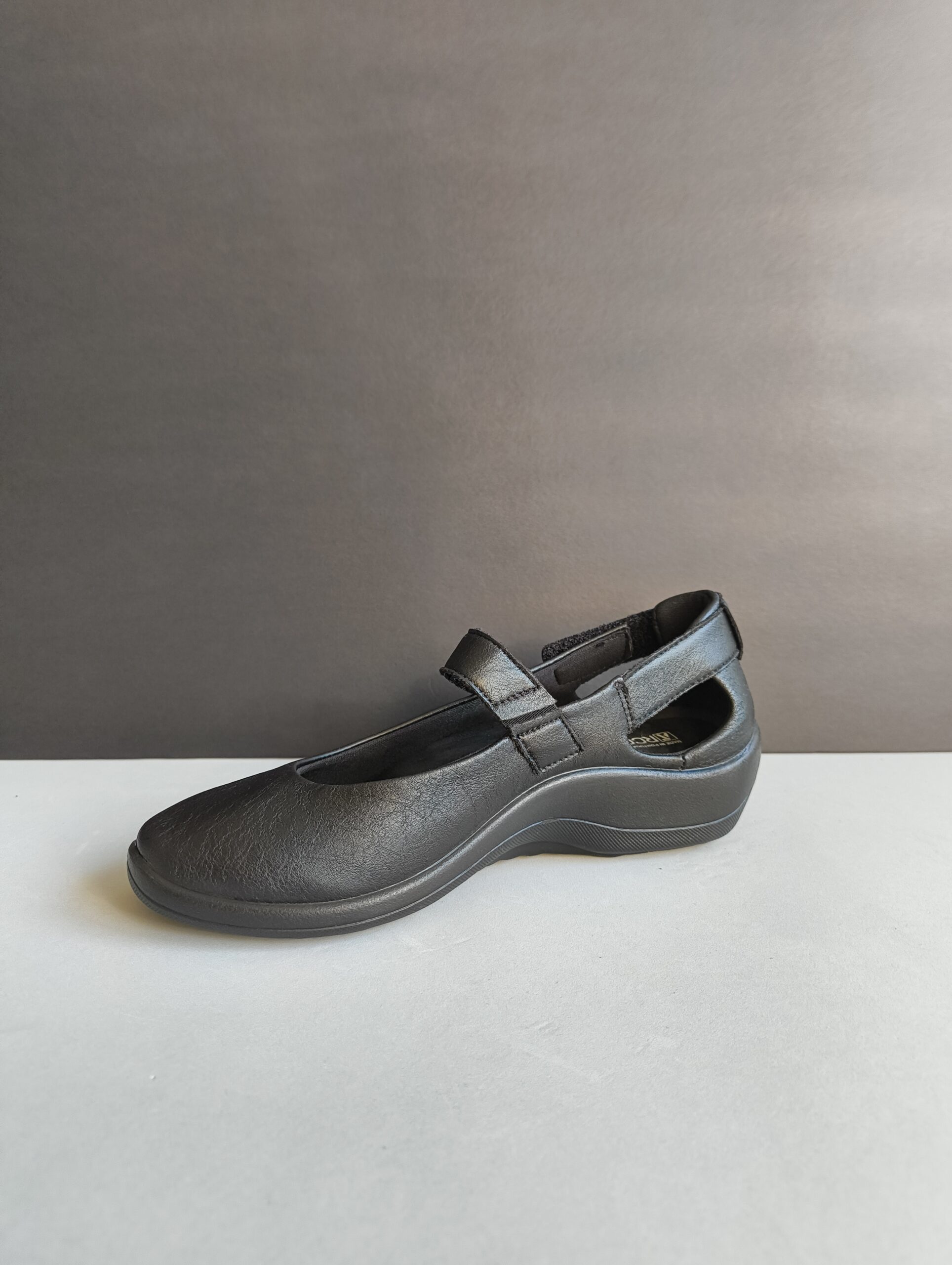 Zapato Ortopédico Arcopédico Minami - Modelo Merceditas (Negro) - Imagen 3