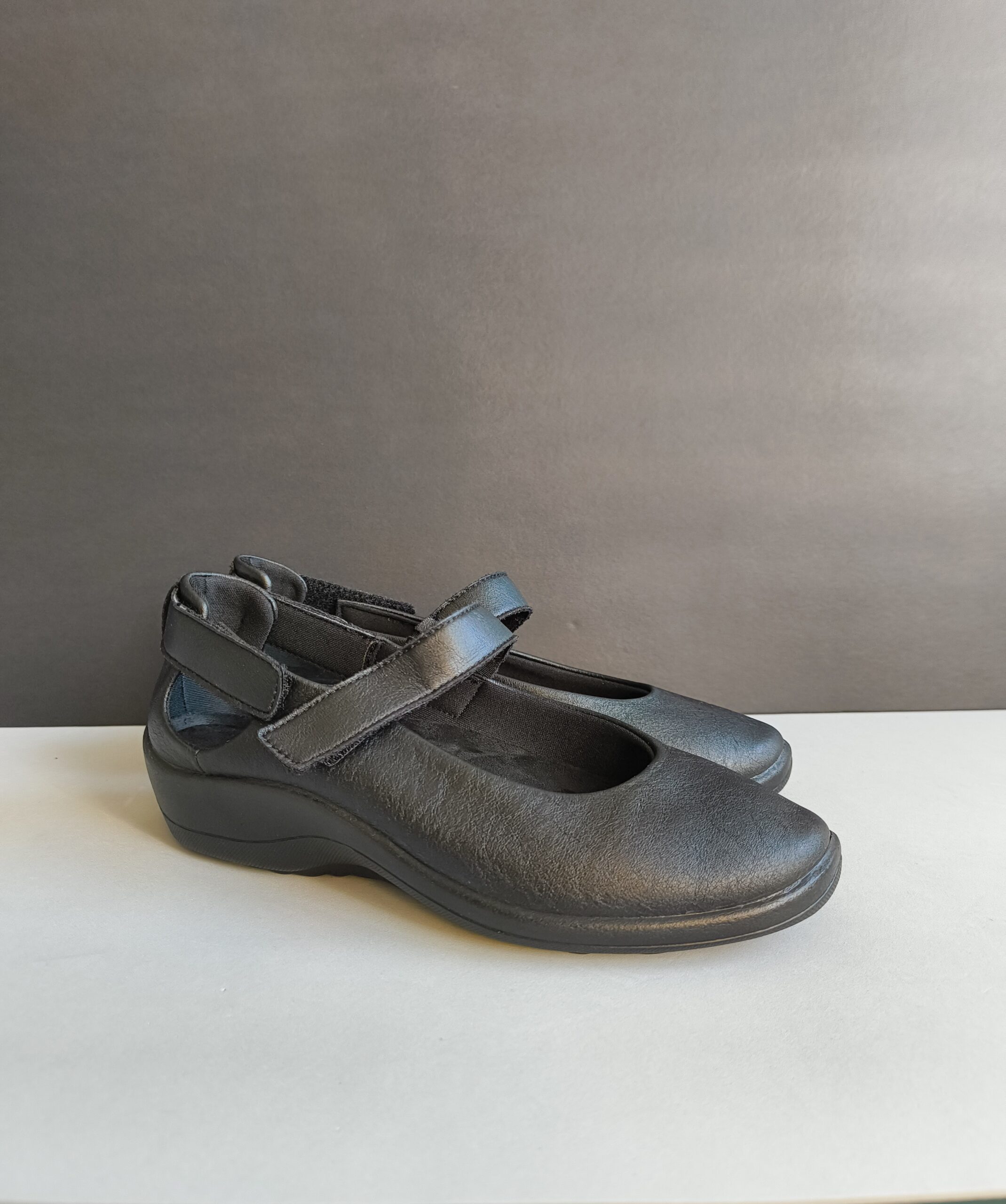 Zapato Ortopédico Arcopédico Minami - Modelo Merceditas (Negro)