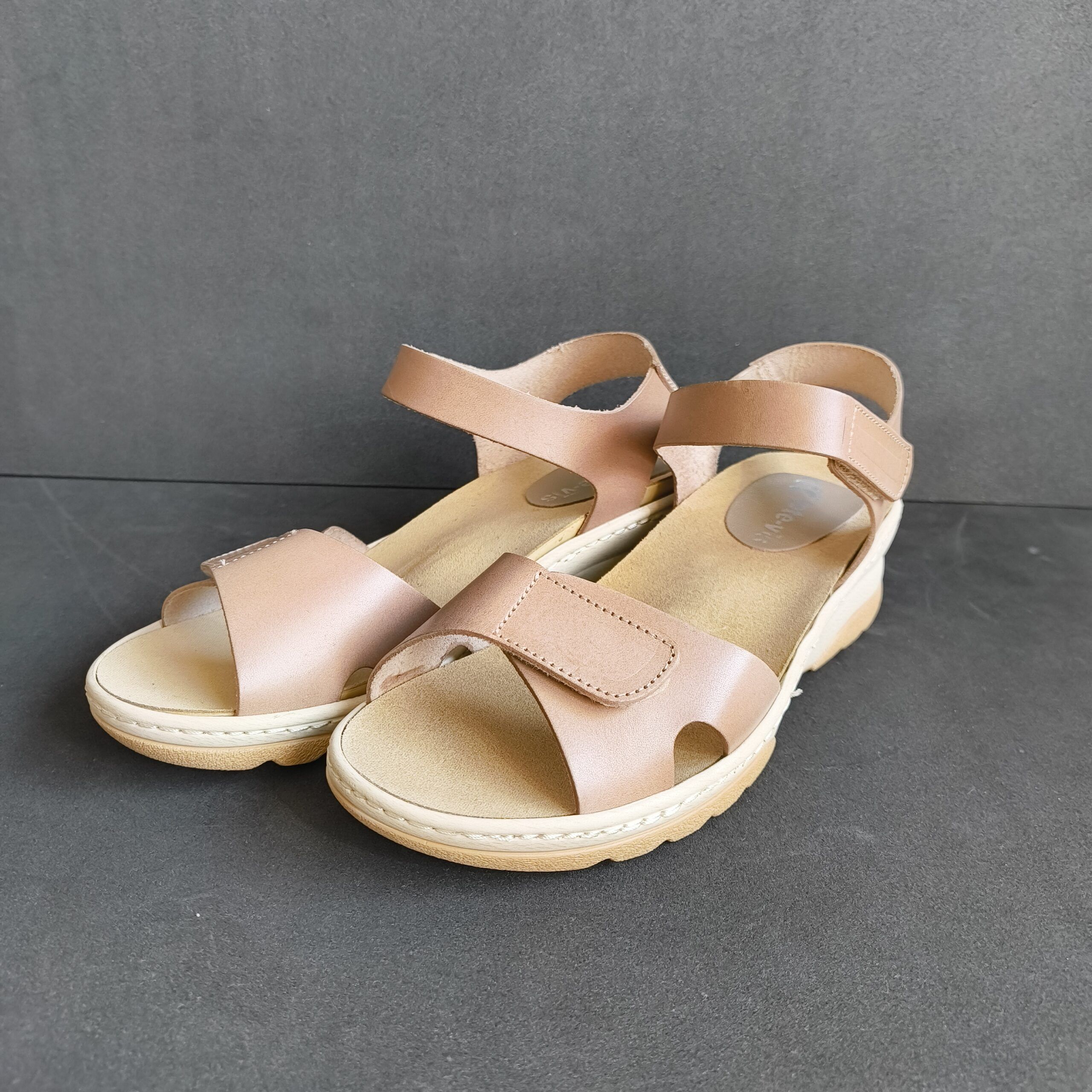 Sandalia Tote Bisseta - Modelo 6556 (Taupe/Maíz/Verde)