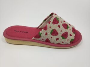 Zapatilla de Casa Mujer Diseño Fresas – Comodidad y Estilo Juvenil