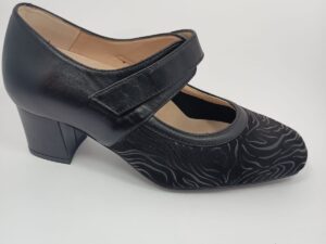 Zapato Mercedes de Tacón Ancho y Piel Elástica