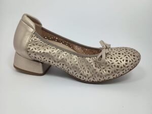 Zapato de Piel Troquelada Tipo Francosita – Elegancia y Frescura 2026