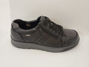 Zapatilla hombre negra con cordones y cremallera lateral
