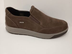 Zapato hombre marrón sin cordones tipo slip-on