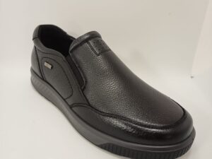 Zapato hombre negro sin cordones tipo slip-on