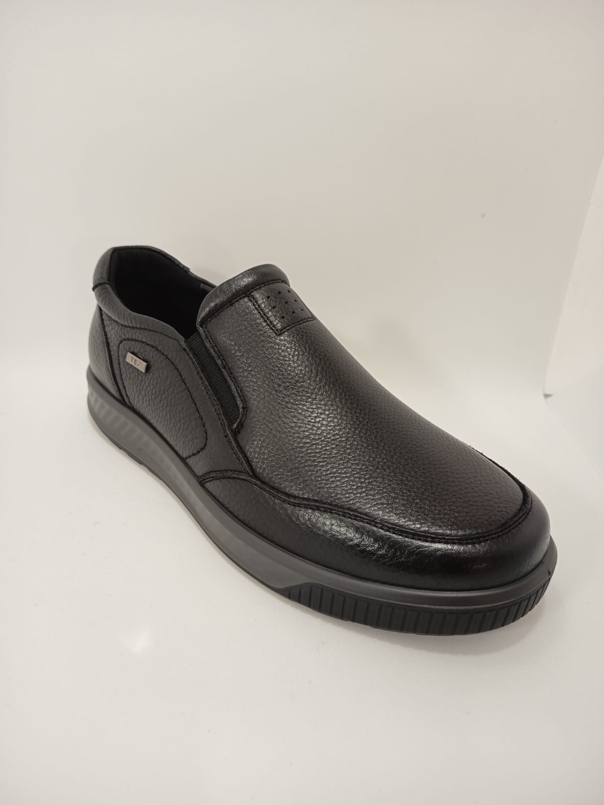 Zapato hombre negro sin cordones tipo slip-on